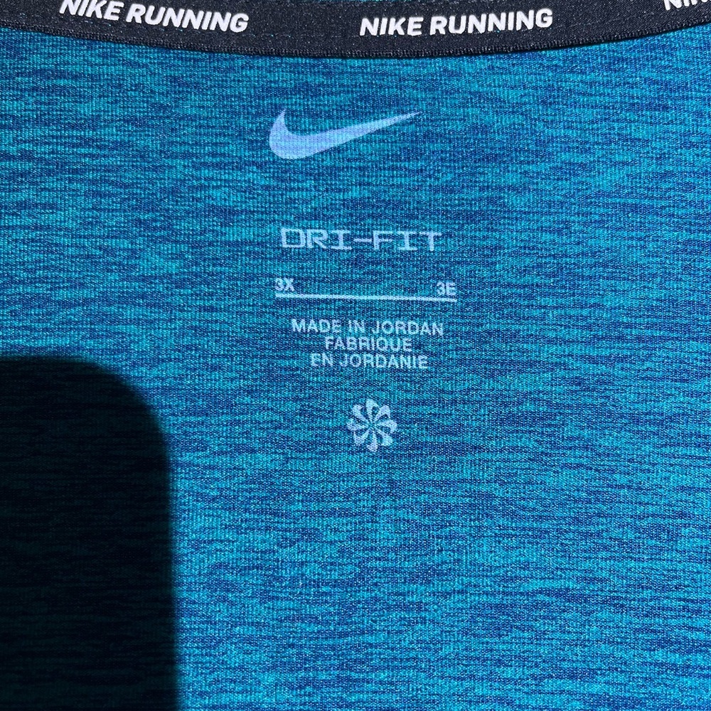 Nike - Picture 2 of 5